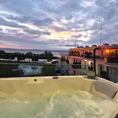 Waterfront Апартаменты Балатонсемеш